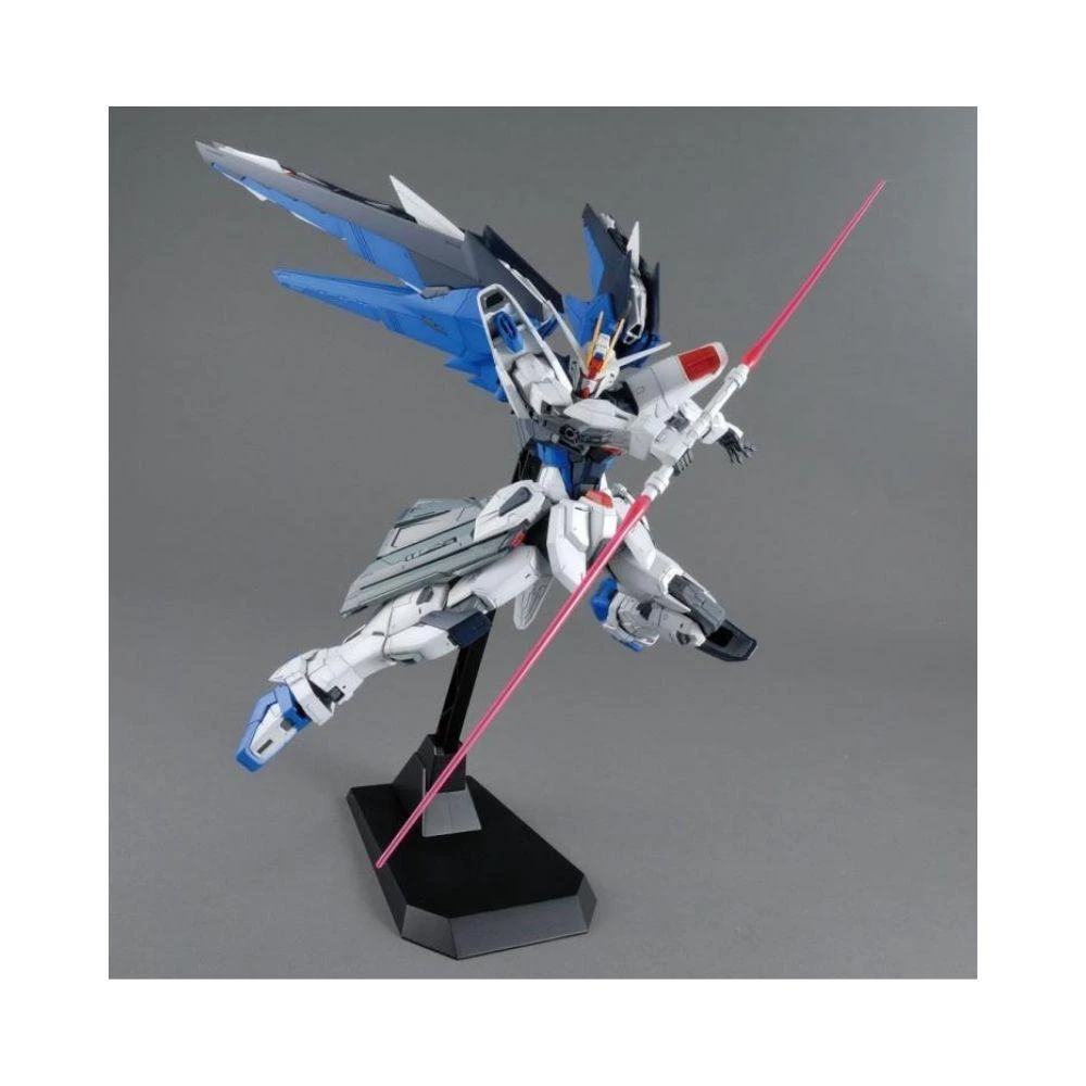 1/100 MG Freedom Gundam Ver.2.0 4 1/100 MG Freedom Gundam Ver.2.0 - Image 4