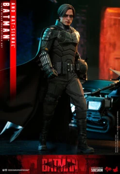 THE BATMAN - BATMAN AND BAT-SIGNAL SIXTH SCALE COLLECTIBLE SET BY HOT TOYS -Model Product Shop CMC 611031 000 004