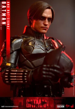 THE BATMAN - BATMAN AND BAT-SIGNAL SIXTH SCALE COLLECTIBLE SET BY HOT TOYS -Model Product Shop CMC 611031 000 006