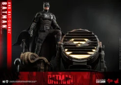 THE BATMAN - BATMAN AND BAT-SIGNAL SIXTH SCALE COLLECTIBLE SET BY HOT TOYS -Model Product Shop CMC 611031 000 007